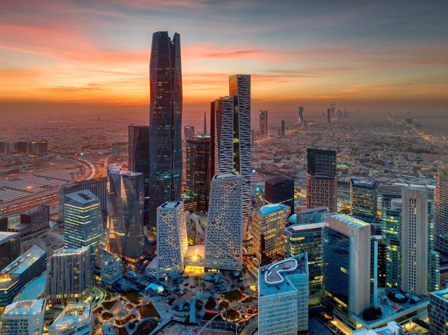 «الشؤون الاقتصادية والتنمية» : تطورات المنطقة لن توقف المشاريع التنموية الكبرى في المملكة