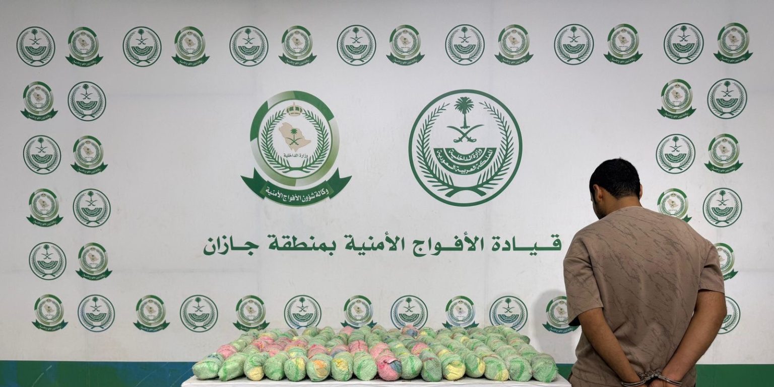 القبض على يمني في جازان لترويجه (22) كيلوجرامًا من نبات القات المخدر
