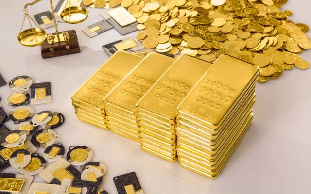 الذهب يواصل تراجعه وسط مخاوف رفع الفائدة الأمريكية