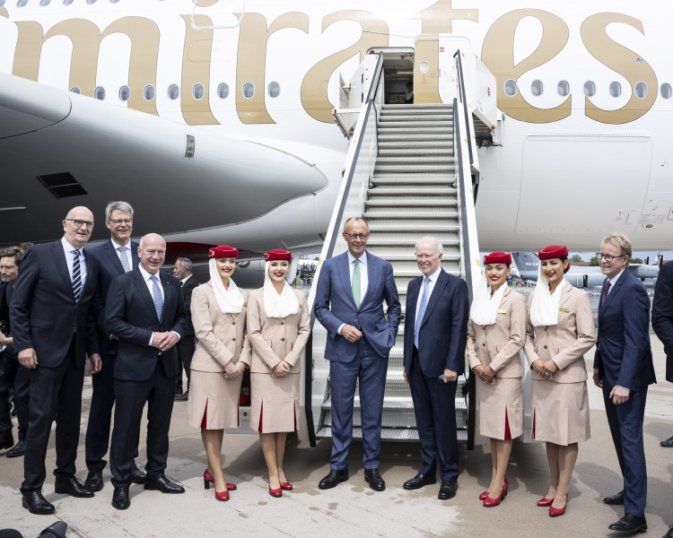 Emirates welcomes German Chancellor to its A380 at ILA Berlin