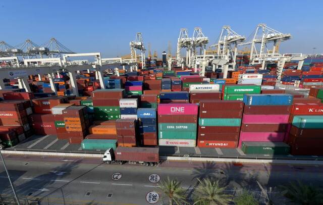 إغلاق مضيق هرمز يعيد تشكيل طرق التجارة في الشرق الأوسط