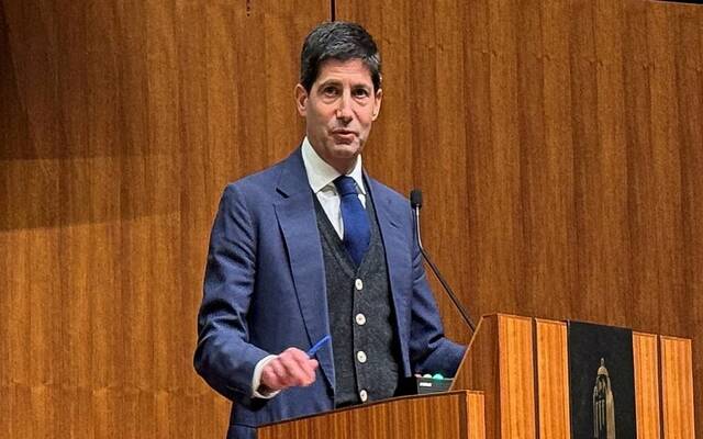 وارش يعلن إصلاحات بالفيدرالي مع تثبيت الفائدة وتوقعات تشديد مستقبلية