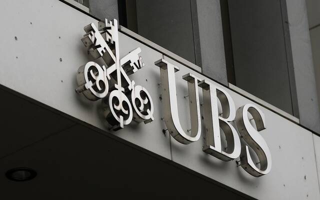 بنك “UBS” يخفض توقعات النفط ويرجح تعافياً مع تباطؤ الإنتاج
