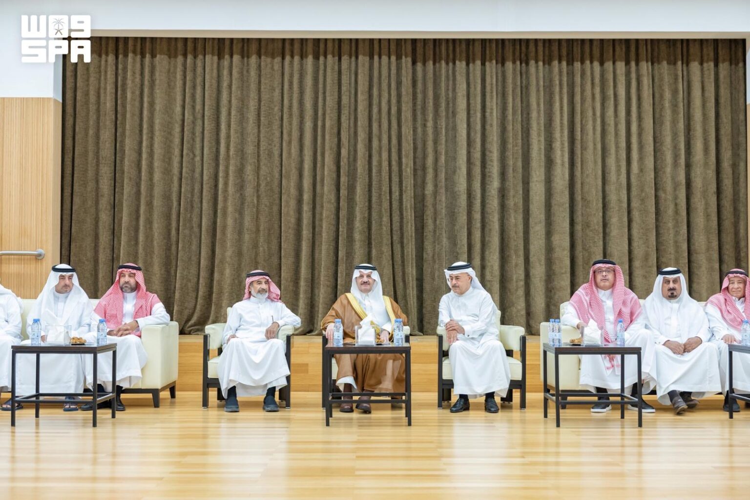أمير الشرقية يقدم التعازي لأسرة الخيال
