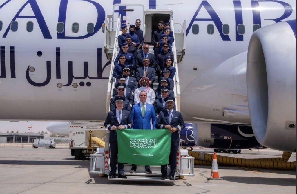 طيران الرياض يعلن وصول أول طائرتين في أسطوله الجديد من طراز بوينج 787-9 دريملاينر إلى مطار الملك خالد الدولي مخصصتين للرحلات التجارية