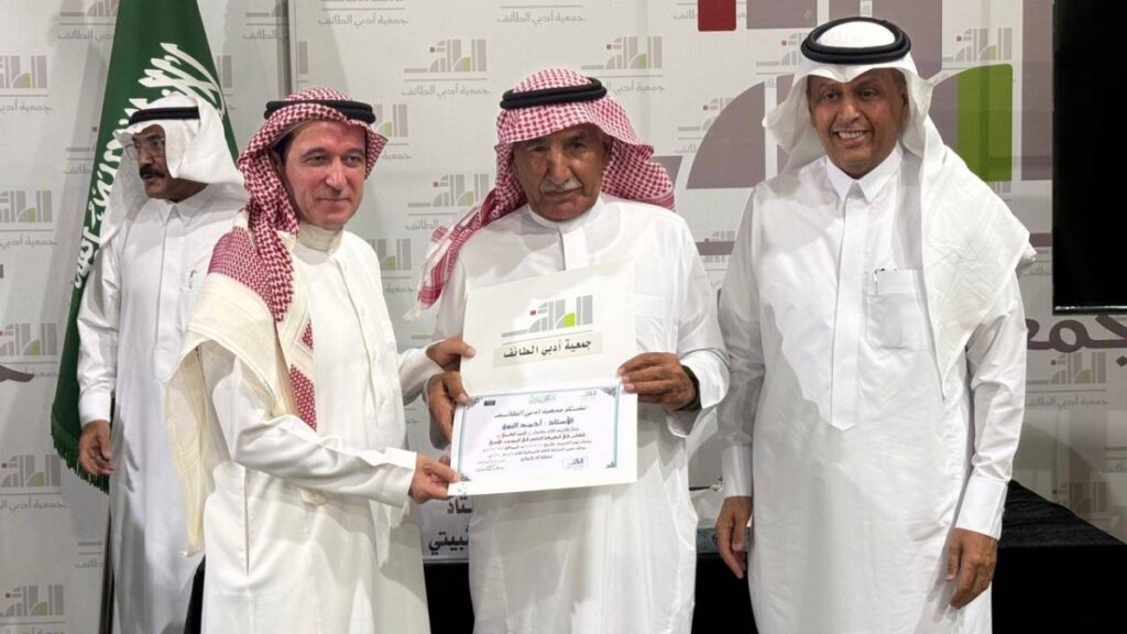 البوق يستعرض عن حياة النمر العربي وعلاقته بالموروث الأدبي في جمعية أدبي الطائف
