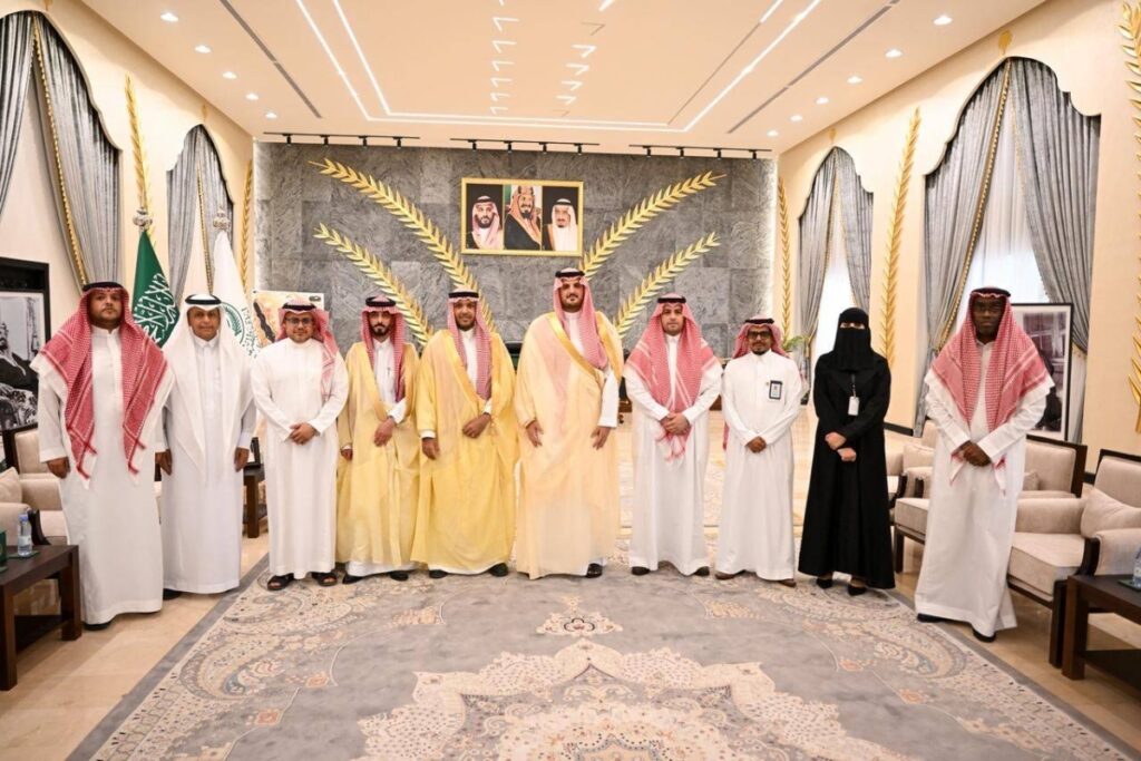الأمير فواز بن سلطان يسلم
شهادة الامتثال لمنشآت التدريب التقني والمهني بالطائف