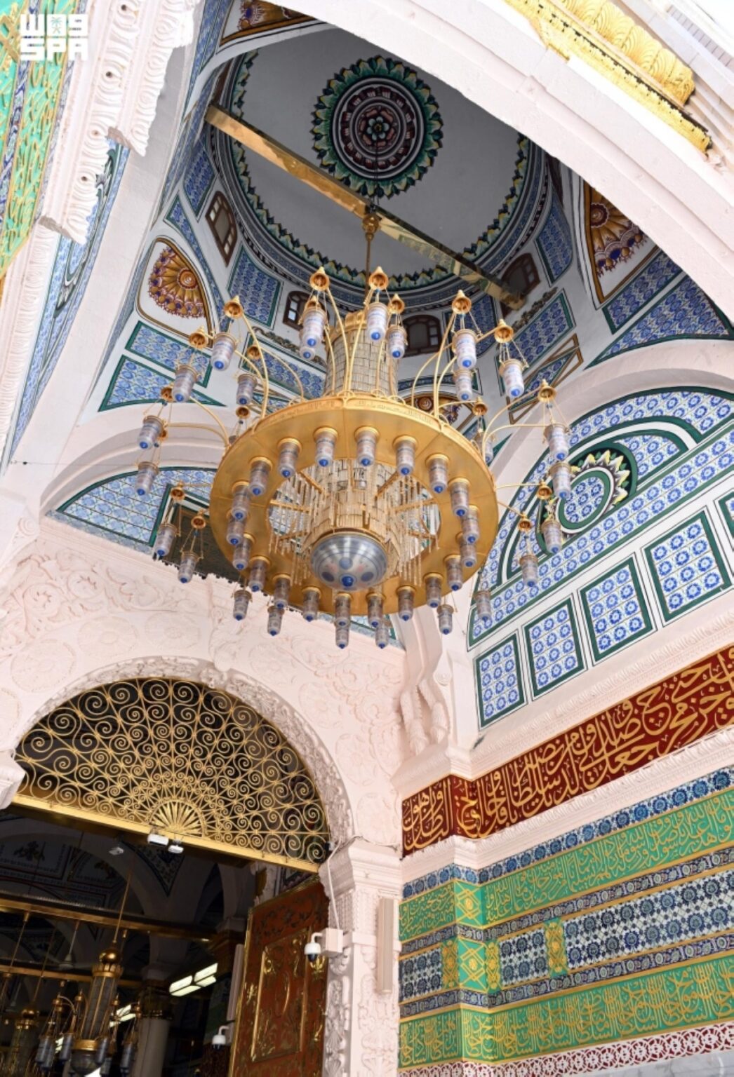 المسجد النبوي يجسد
إرثا معماريا إسلاميا يمتد عبر العصور