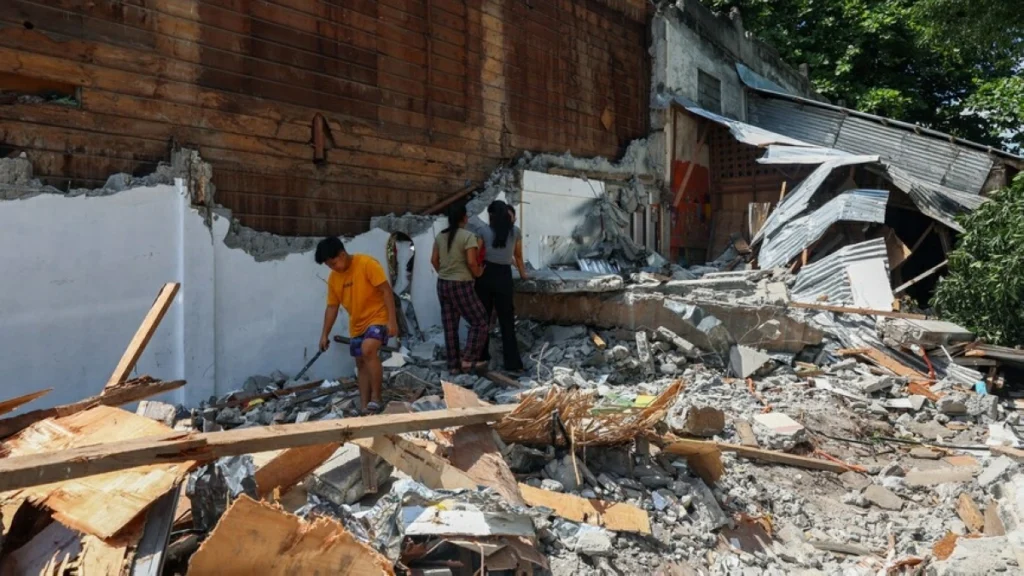 Philippines earthquake death toll rises to 61