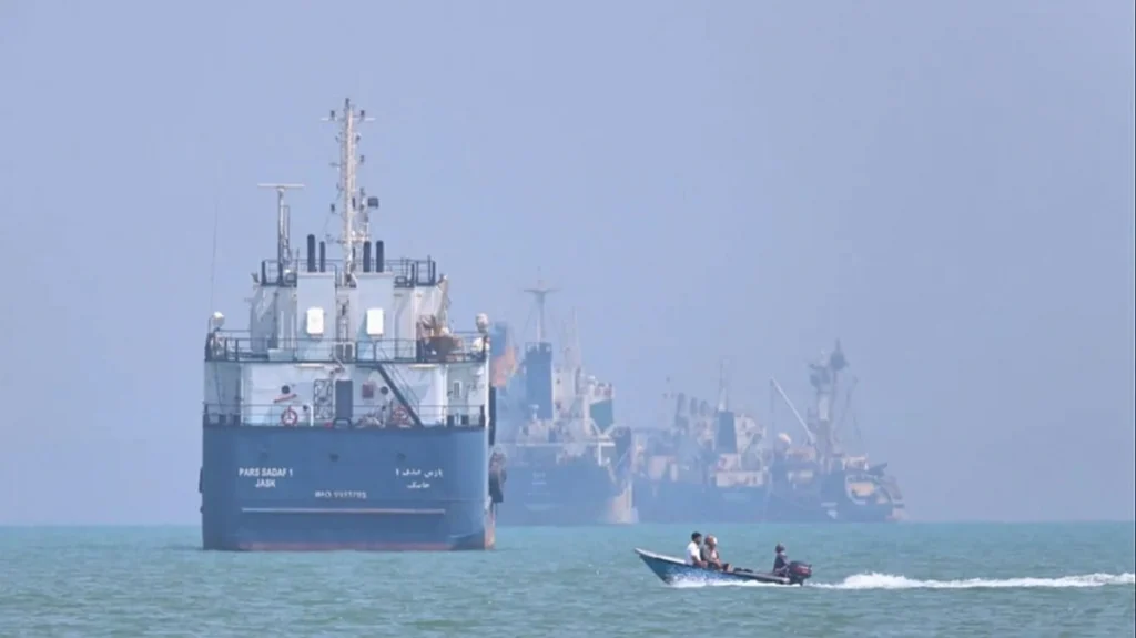 Ships start trickling through Strait of Hormuz