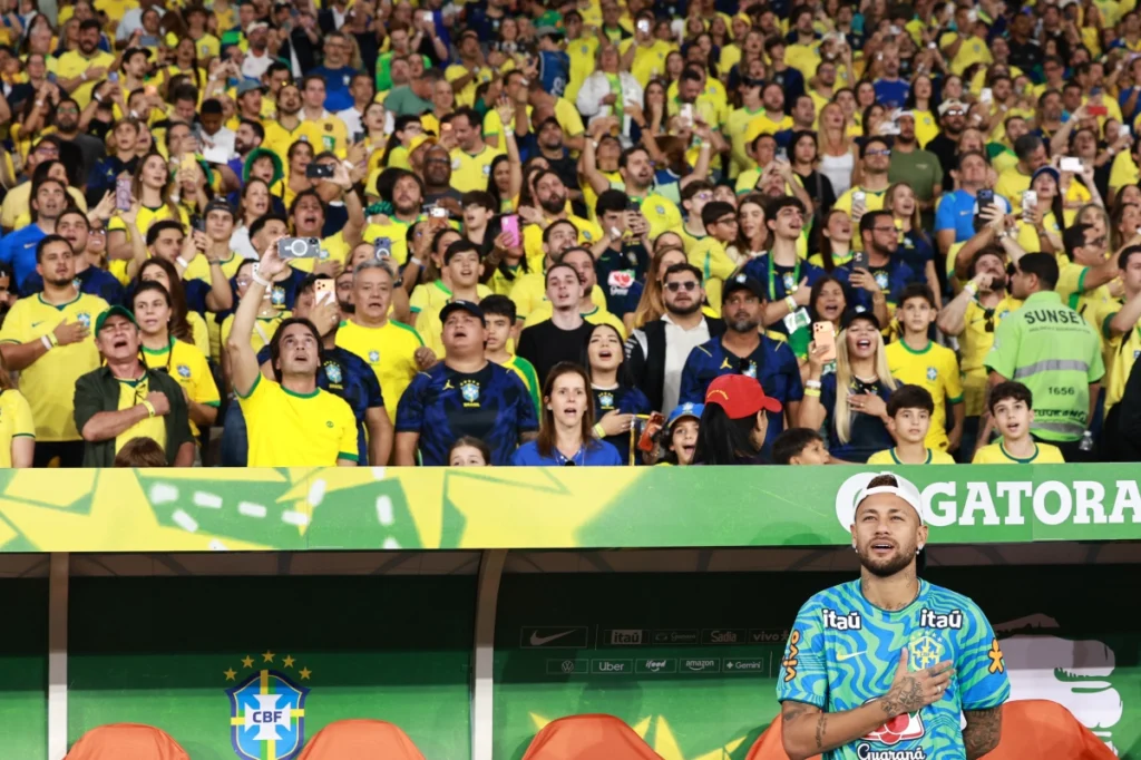 Neymar returns to training but Brazil star remains sidelined
