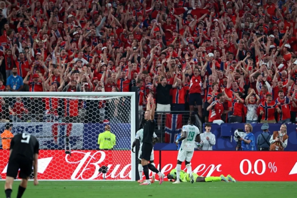 Haaland double sends Norway into World Cup knockout stage