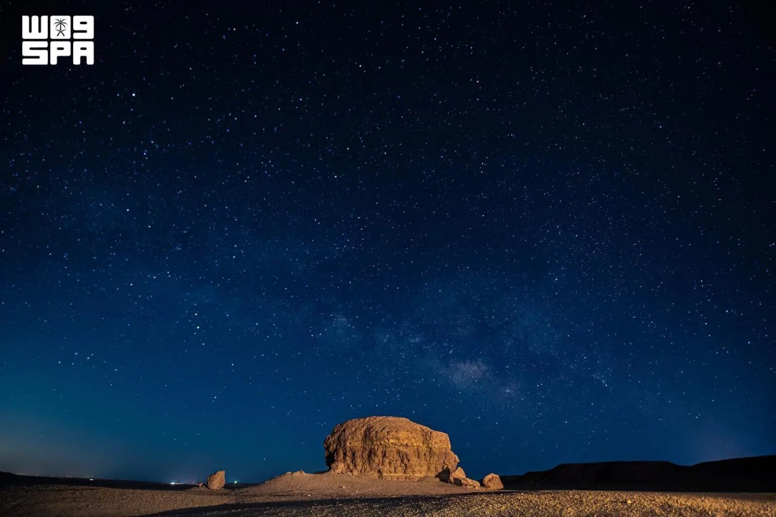ذراع مجرة درب التبانة يزيّن سماء المملكة