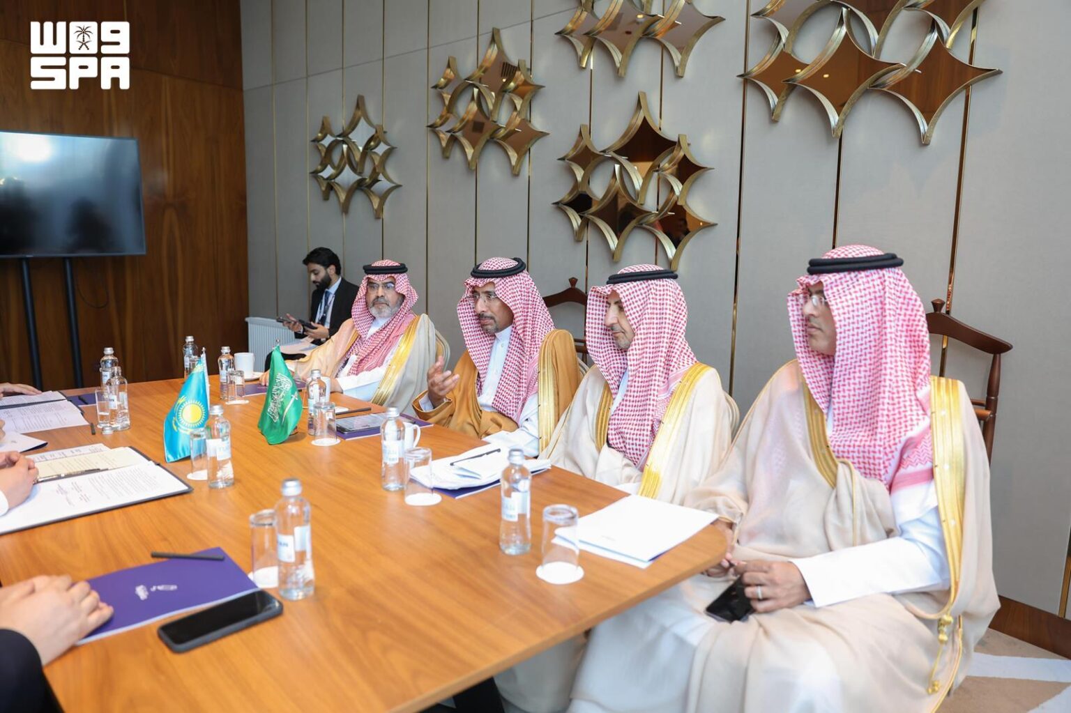 الوزير الخريّف يبحث مع نظيره الكازاخستاني تعزيز التعاون الصناعي والتعديني