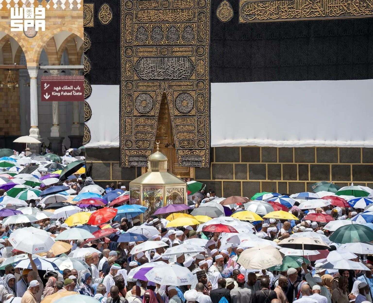 الملتزم بالكعبة المشرفة.. موضع تضرع وابتهال يُجسِّد عمق الارتباط ببيت الله الحرام