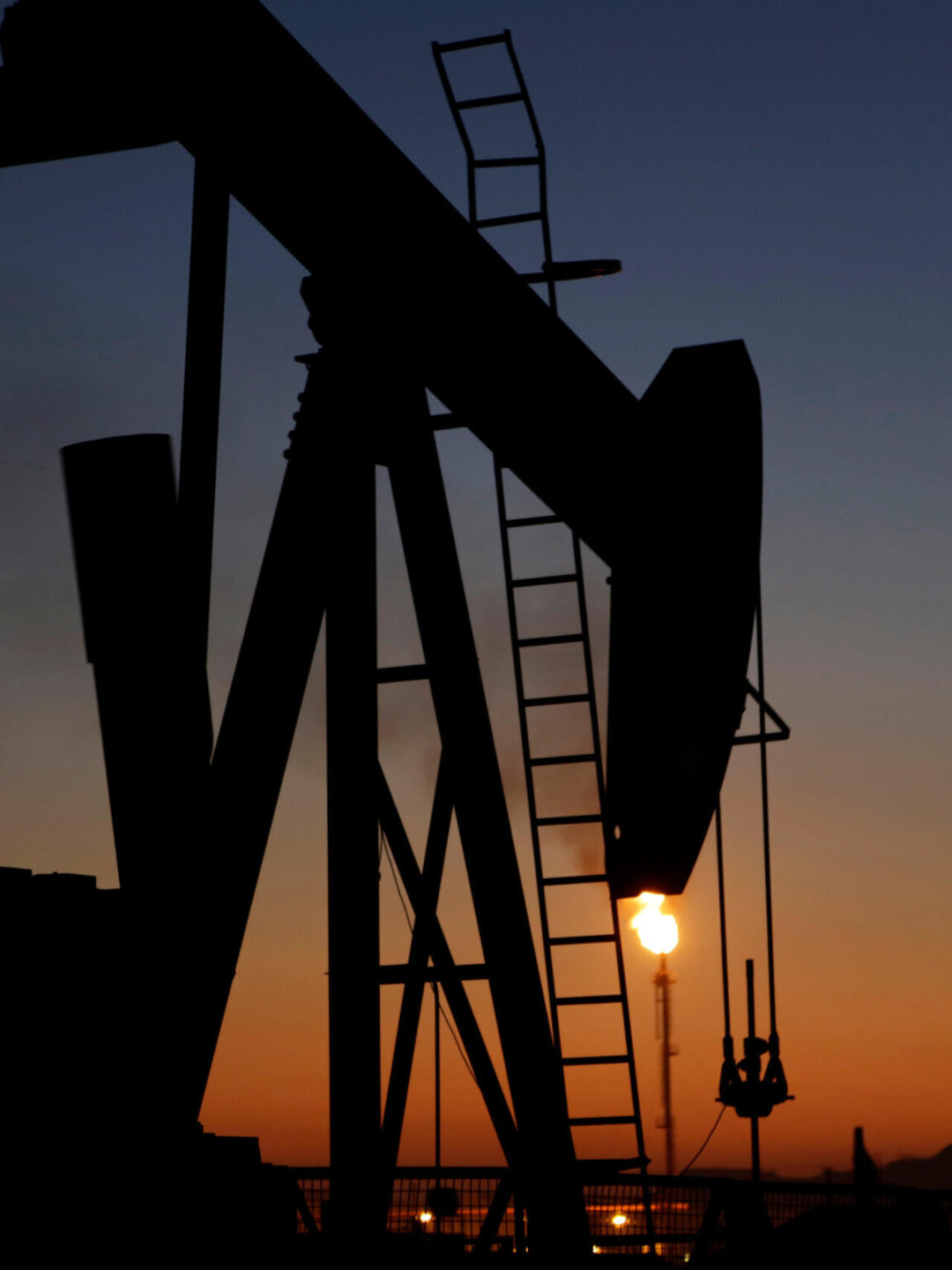 النفط يتراجع بأكثر من 3.5%