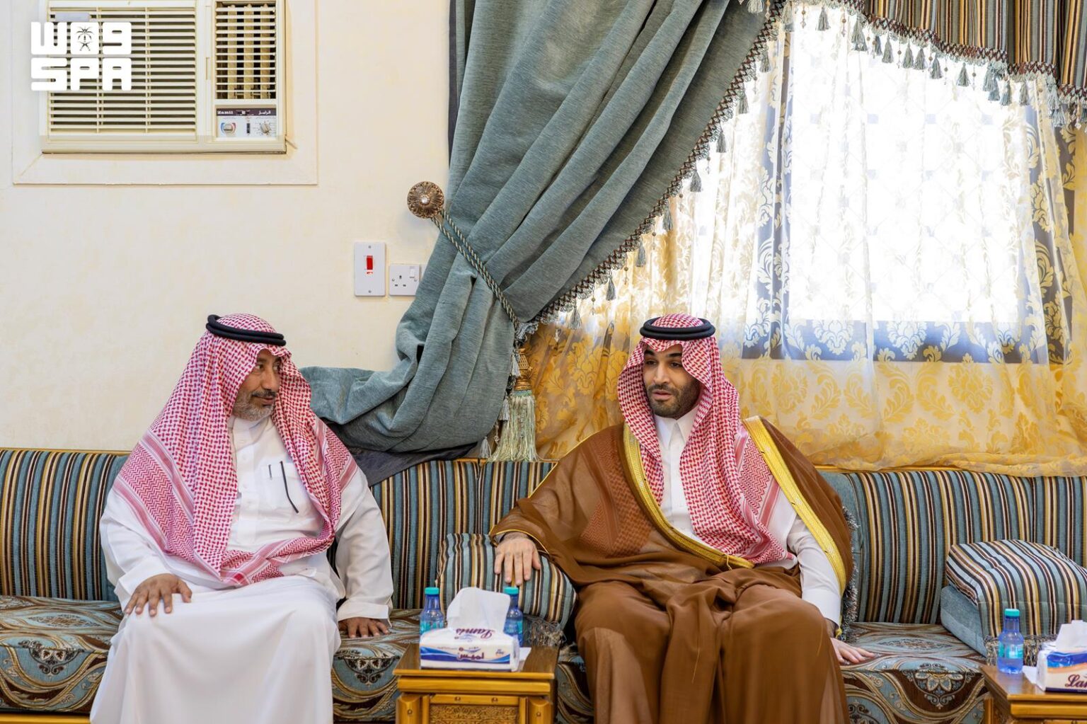 نائب أمير الجوف يعزّي وينقل تعازي أمير المنطقة لأبناء فيحان بن غلاب