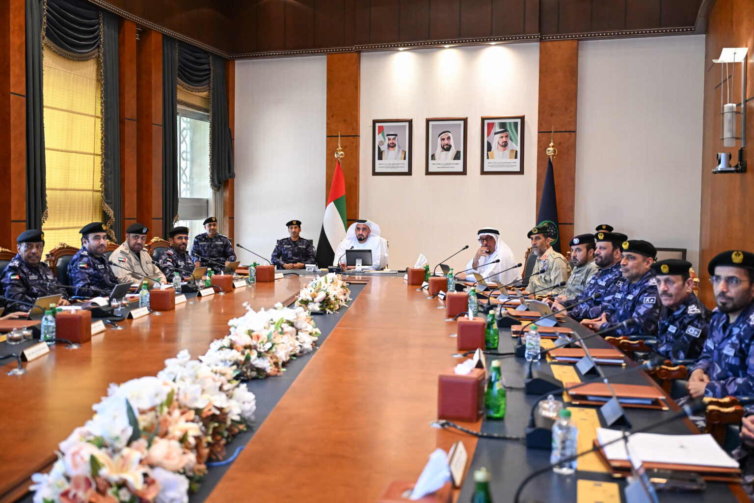 سيف بن زايد يترأس اجتماع مجلس قيادات الشرطة