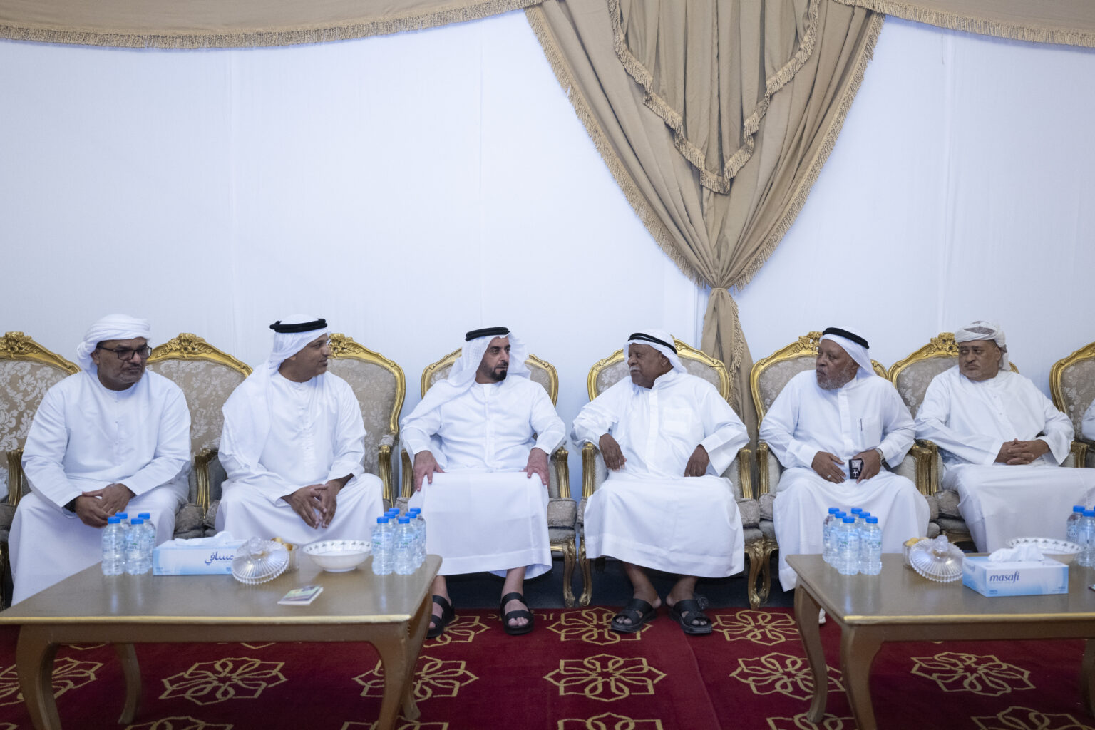 سيف بن زايد يقدم واجب العزاء لأسرة الشهيد عيسى غلوم البلوشي