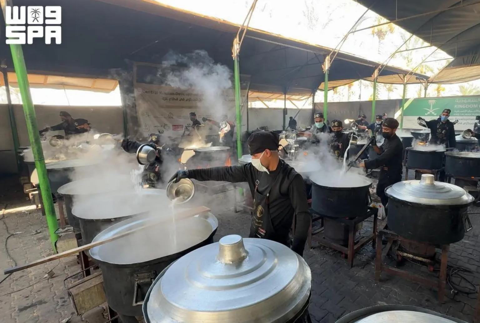 KSrelief Central Kitchen Continues Distribution of Hot Meals in Gaza Strip