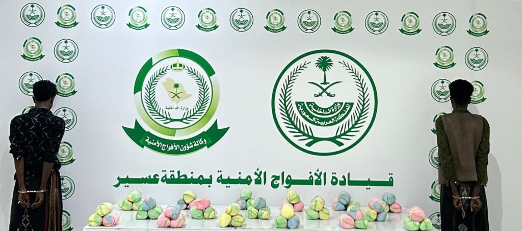 القبض على مخالفَيْن لنظام أمن الحدود لتهريبهما (24) كيلو جرامًا من القات بعسير