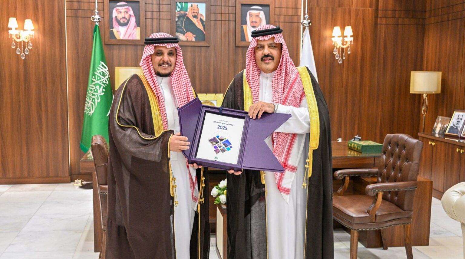 أمير حائل يطلع على خطط أمانة حائل .
