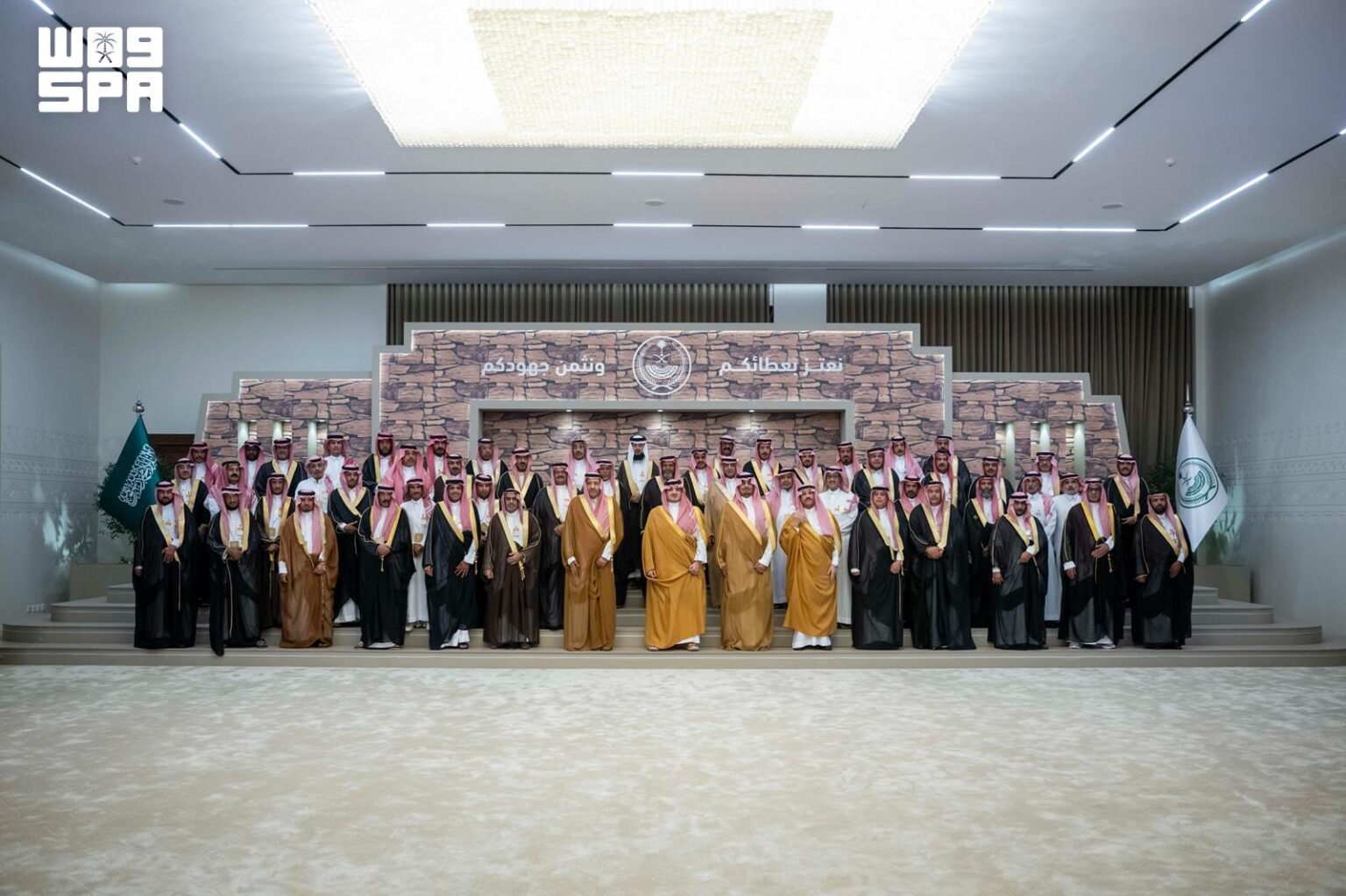 وزير الداخلية يلتقي متقاعدي قطاعات الوزارة في منطقة الباحة