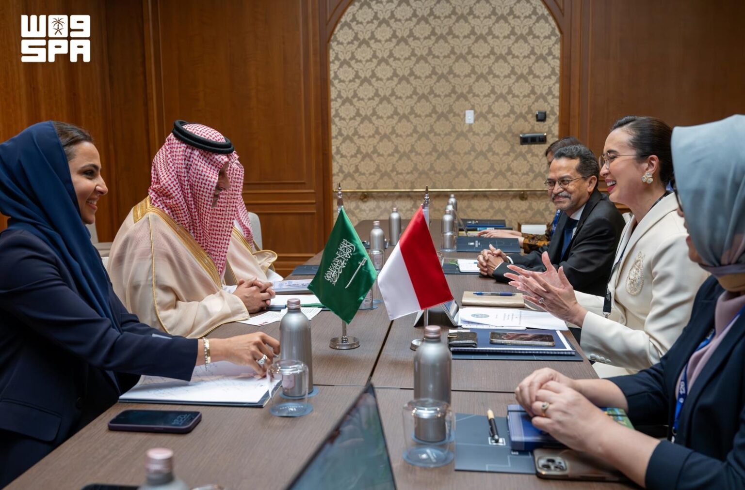 المملكة وإندونيسيا تعززان شراكتهما في المجال السياحي خلال اجتماع وزاري