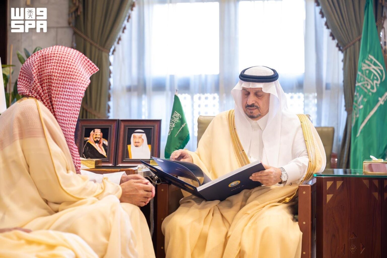 أمير الرياض يستقبل مدير فرع هيئة الأمر بالمعروف بالمنطقة