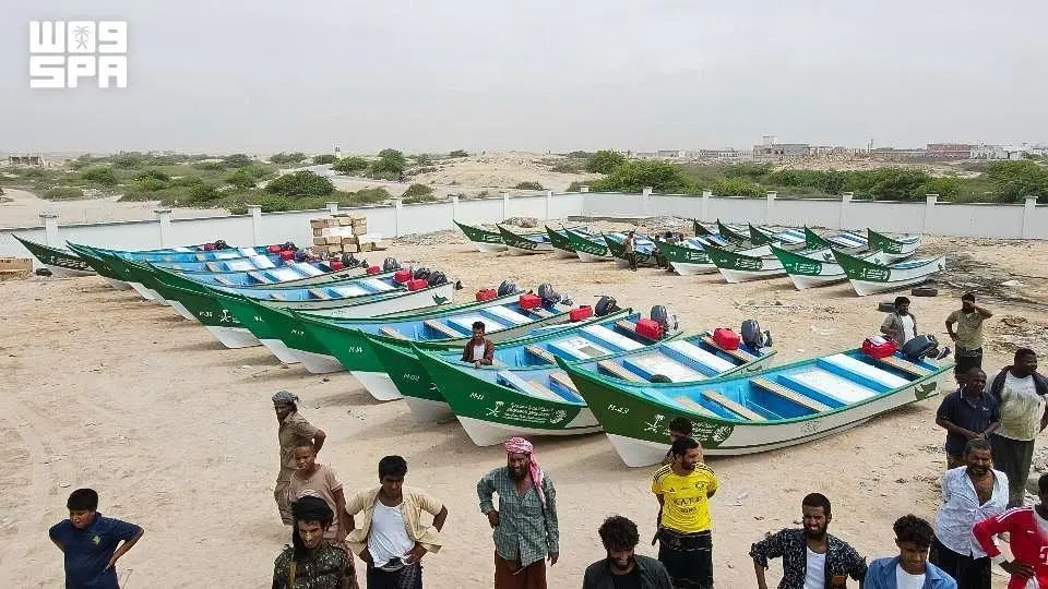 KSrelief Distributes 50 Fishing Boats Equipped with Engines in Yemen’s Al-Mahrah