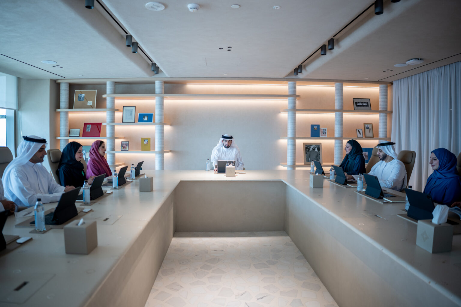 Ahmed bin Mohammed chairs Dubai Media Council meeting, approves launch of business media platform