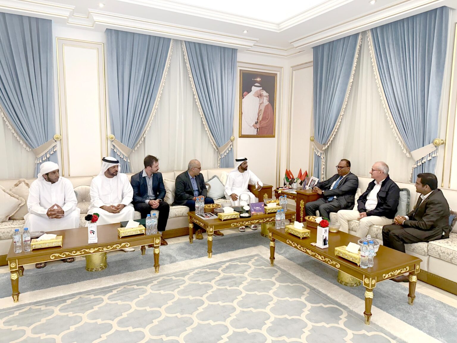 وفد تعليمي دولي يزورمركز سالم بن حم الثقافي