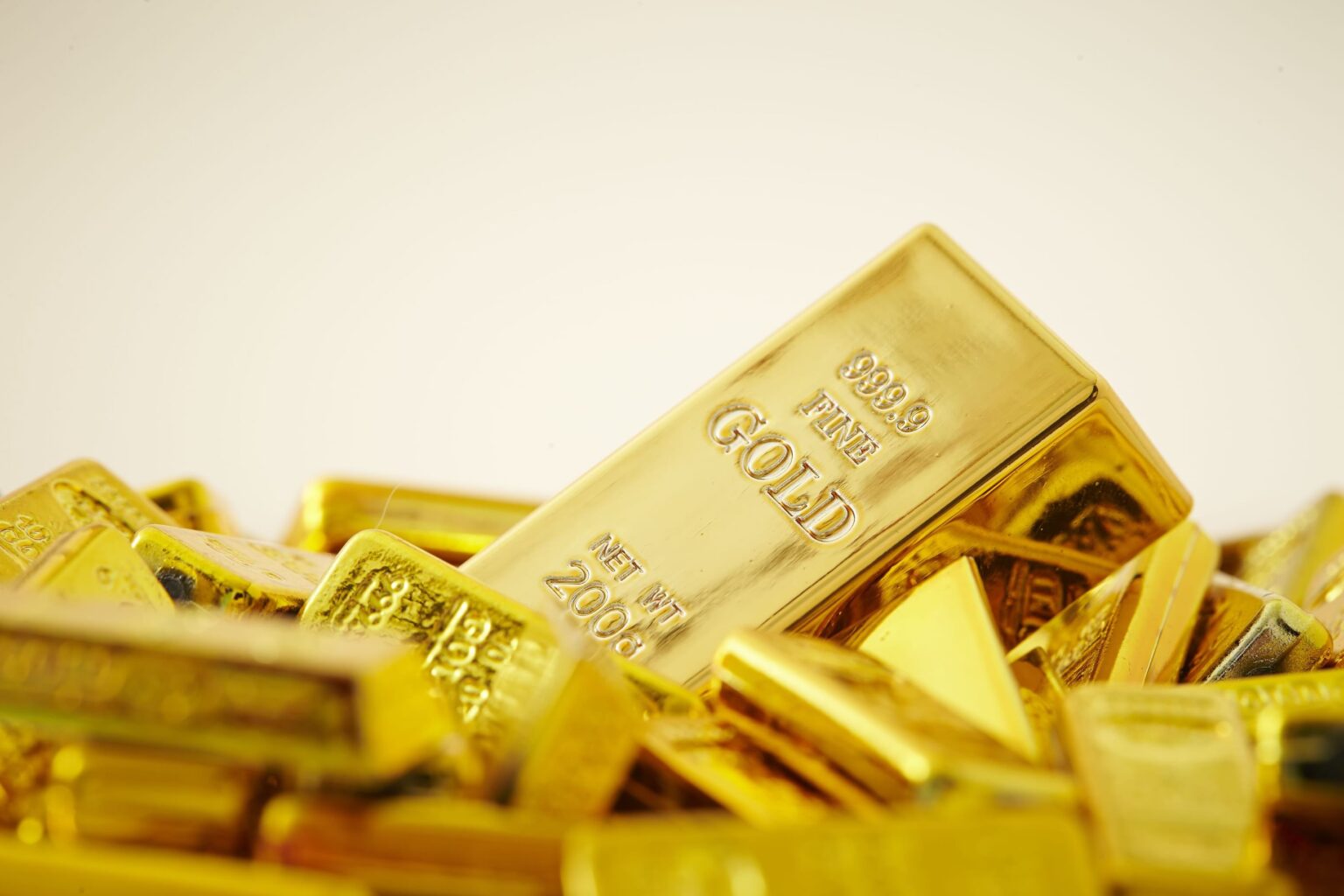 Gold climbs over 1% on Thursday