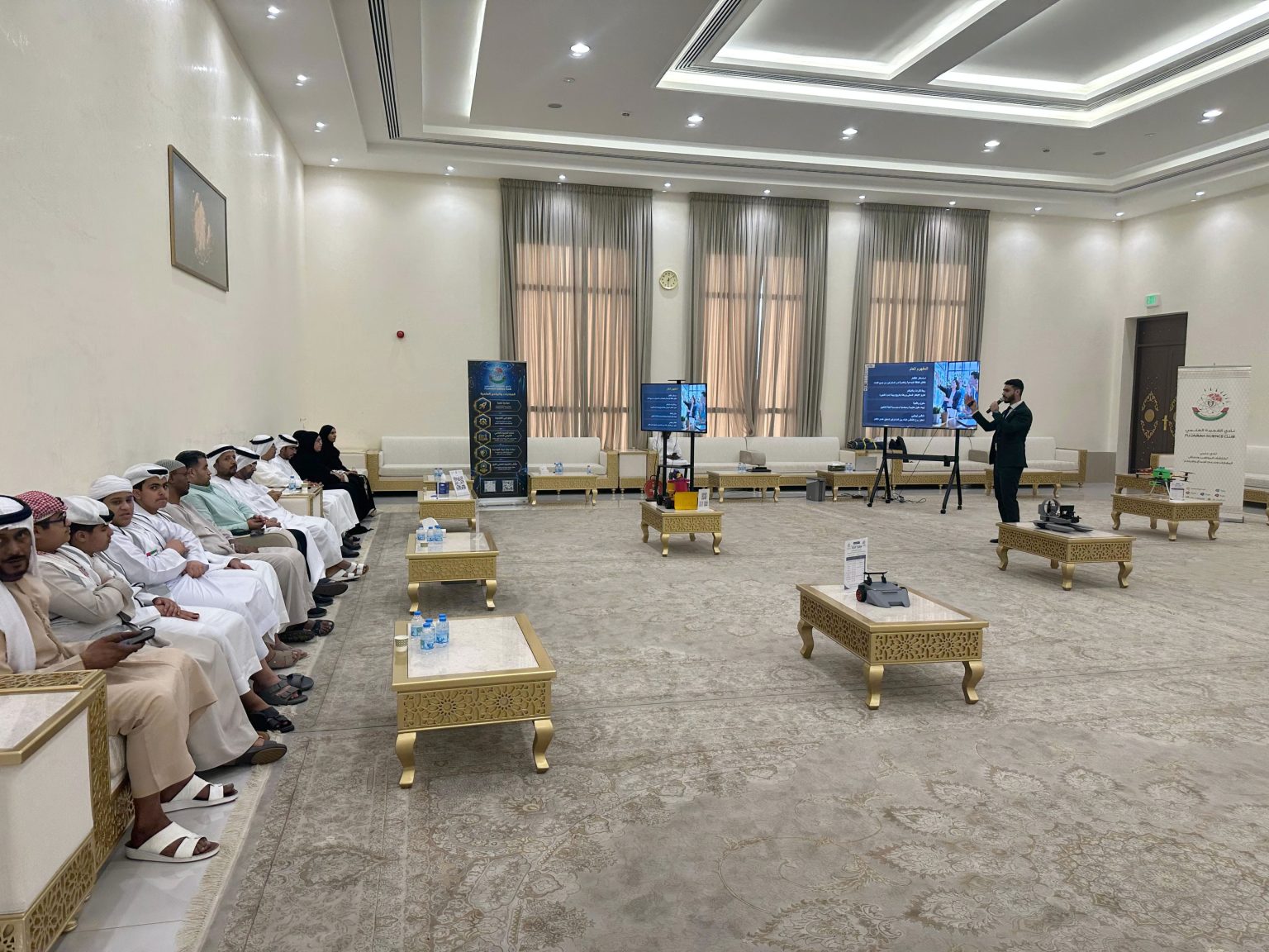 جلسة حوارية تسلط الضوء على برامج ومبادرات نادي الفجيرة العلمي لعام 2026