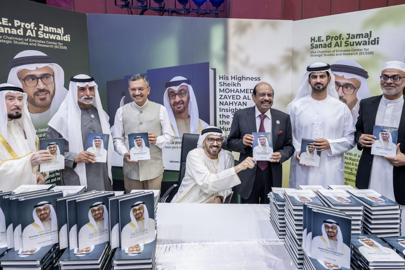 نهيان بن مبارك يحضر توقيع وإطلاق النسخة الهندية من كتاب "صاحب السمو الشيخ محمد بن زايد آل نهيان.. إضاءات في مسيرة رجل الإنسانية"