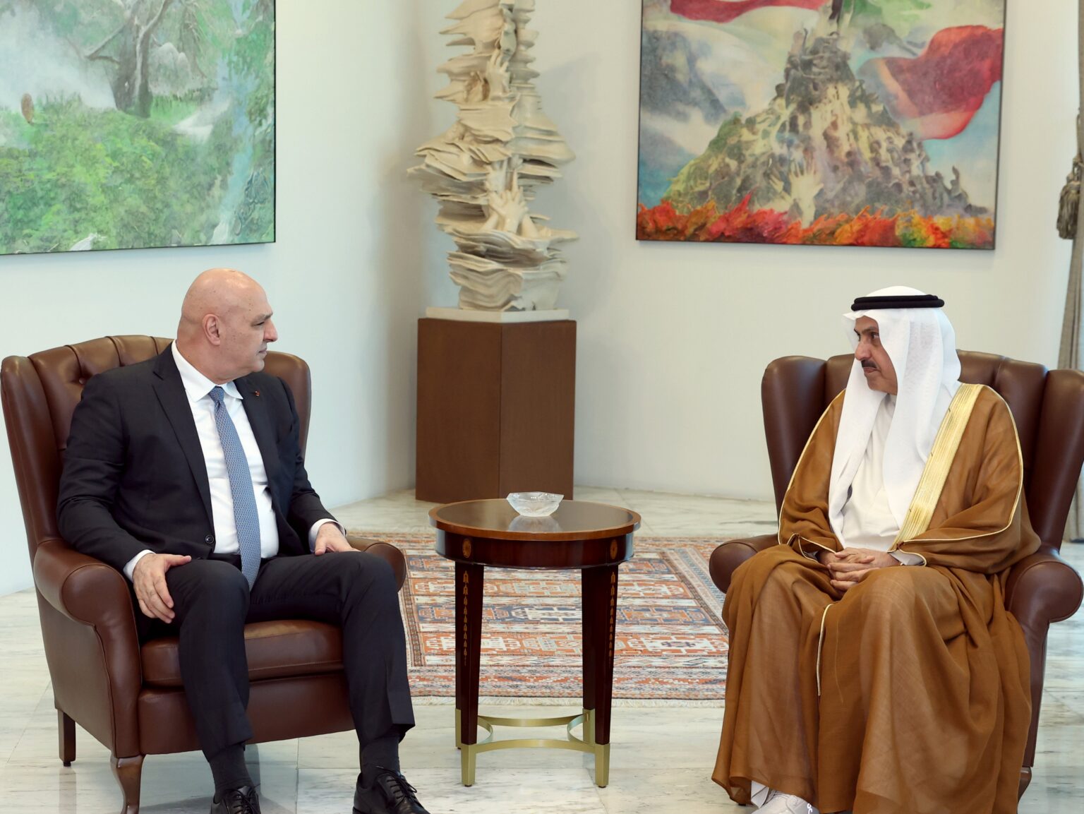 الرئيس اللبناني يستقبل صقر غباش ويؤكد عمق العلاقات الأخوية مع الإمارات