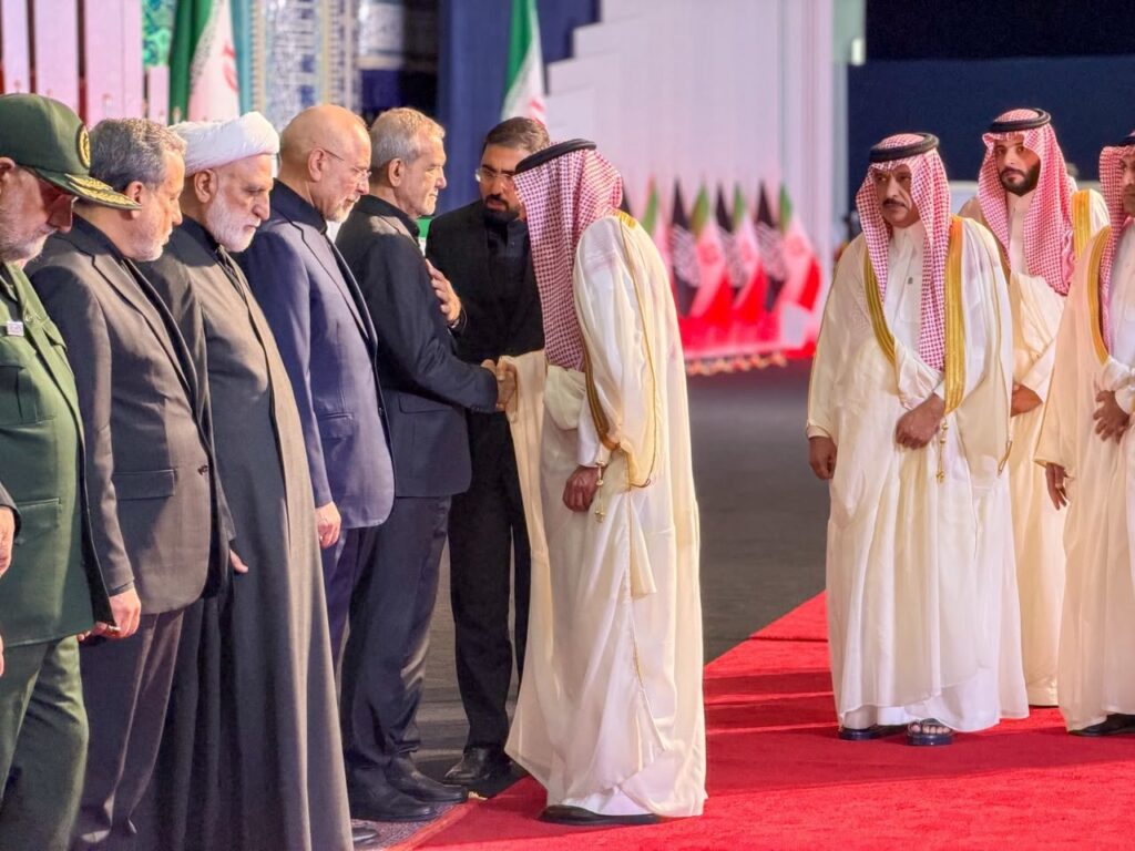 نائب وزير الخارجية ينقل تعازي القيادة للرئيس الإيراني في وفاة المرشد الأعلى السابق