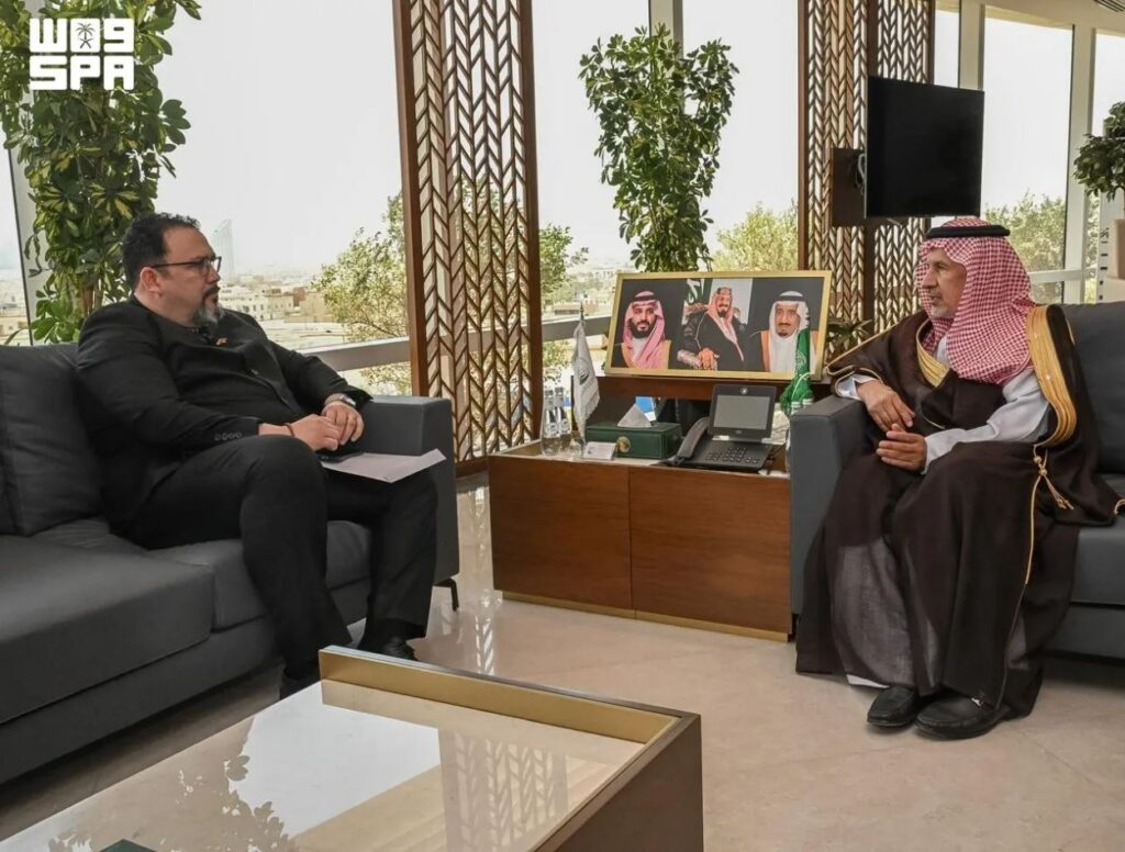 الربيعة يلتقي سفير فنزويلا لدى المملكة
