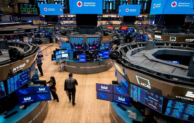 تباين أداء الأسهم الأمريكية وسط ترقب نتائج شركات التكنولوجيا