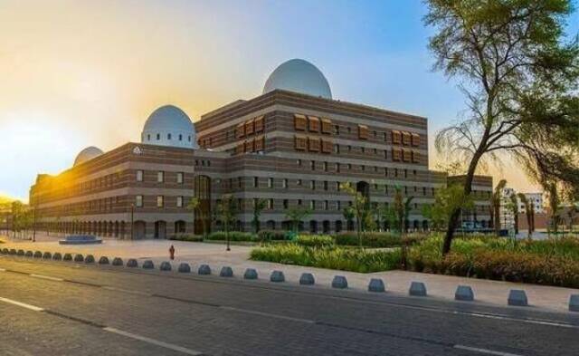 أمانة المدينة المنورة تطرح فرصتين استثماريتين لإنشاء حديقة ومستودع