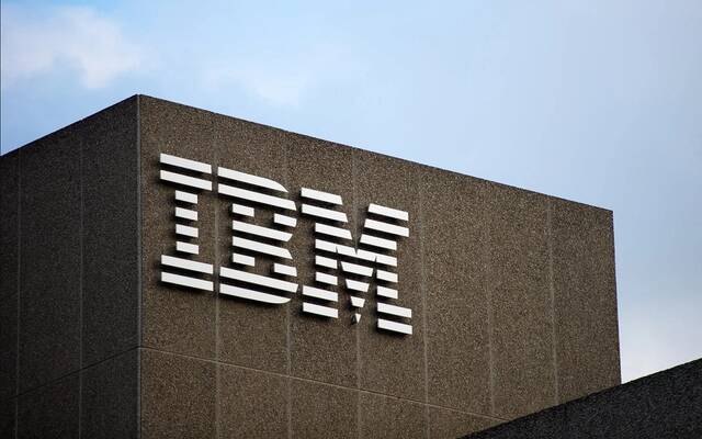 أسهم IBM تهبط 23% بعد نتائج مخيبة بسبب ضعف البرمجيات