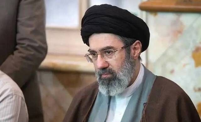 المرشد الإيراني: واشنطن لا تلتزم بعهودها