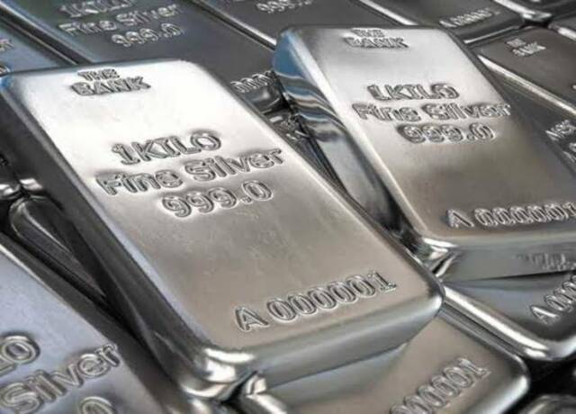 مع هبوط أسعار الفضة.. UBS يحدد مستويات أكثر جاذبية للشراء