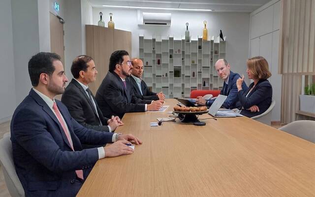 “ديوا العالمية” تبحث مع شركات فرنسية تطوير مشاريع الطاقة والمياه عالمياً