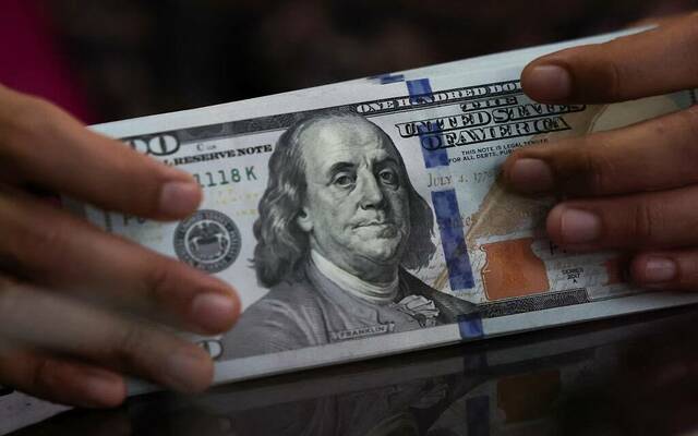 الدولار يستقر مع تجدد توترات الشرق الأوسط وقبيل قرار الفيدرالي