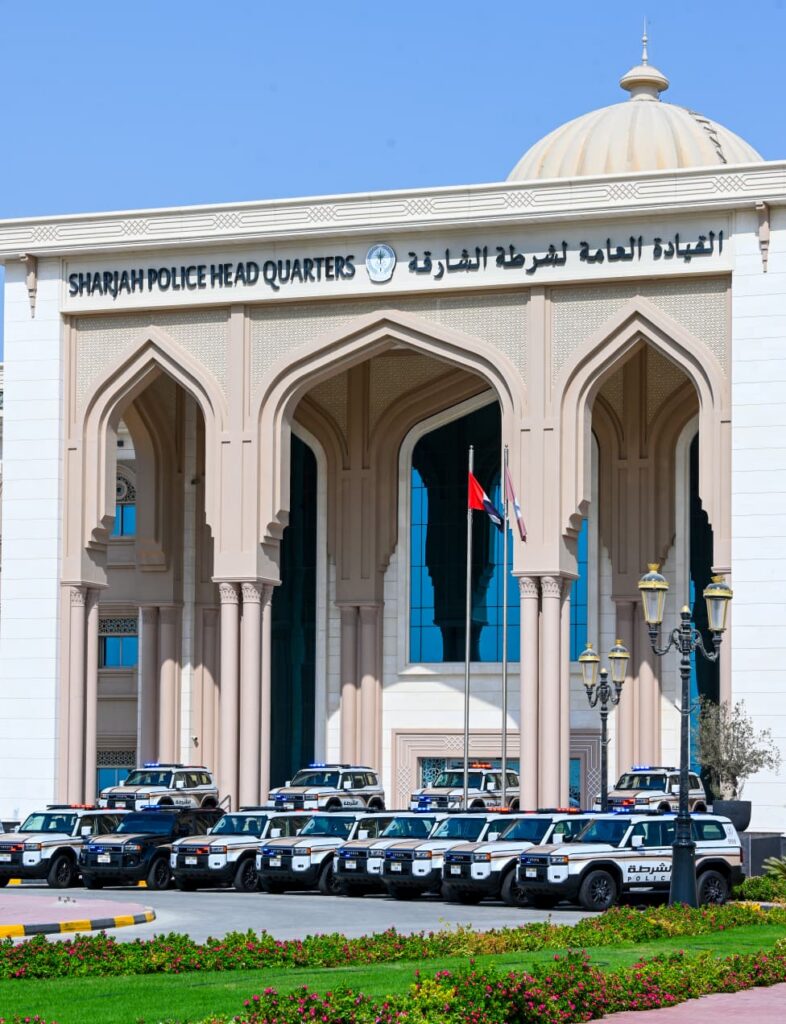 شرطة الشارقة تعزز جاهزيتها الميدانية بـ 130 مركبة حديثة