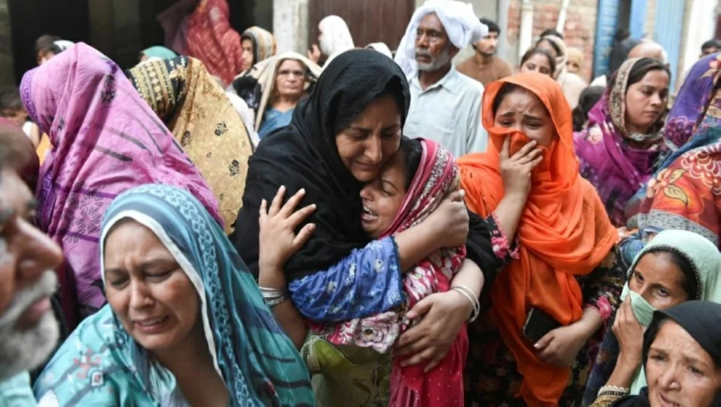 Roof collapse kills 14 children at Pakistan tuition center
