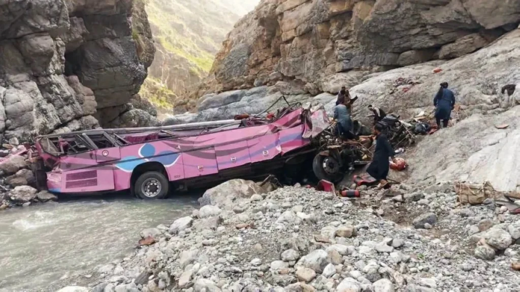 40 killed after overcrowded bus plunges into ravine in Pakistan