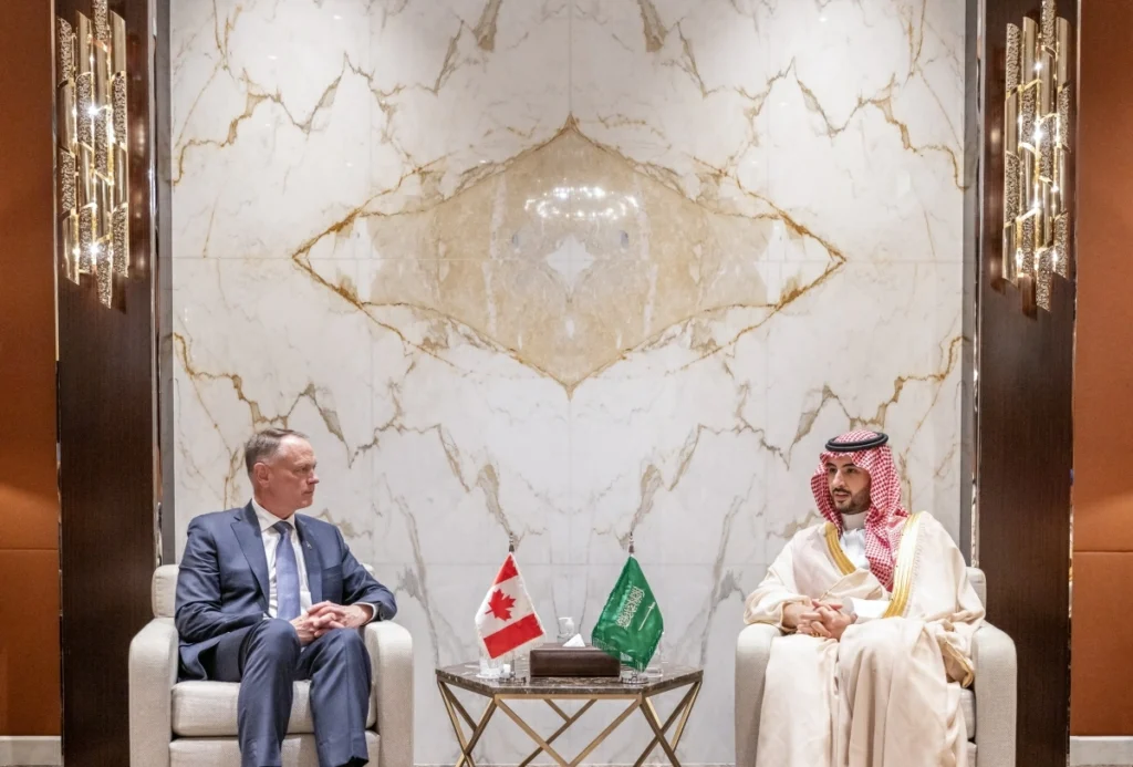 Saudi, Canadian defense ministers discuss military cooperation