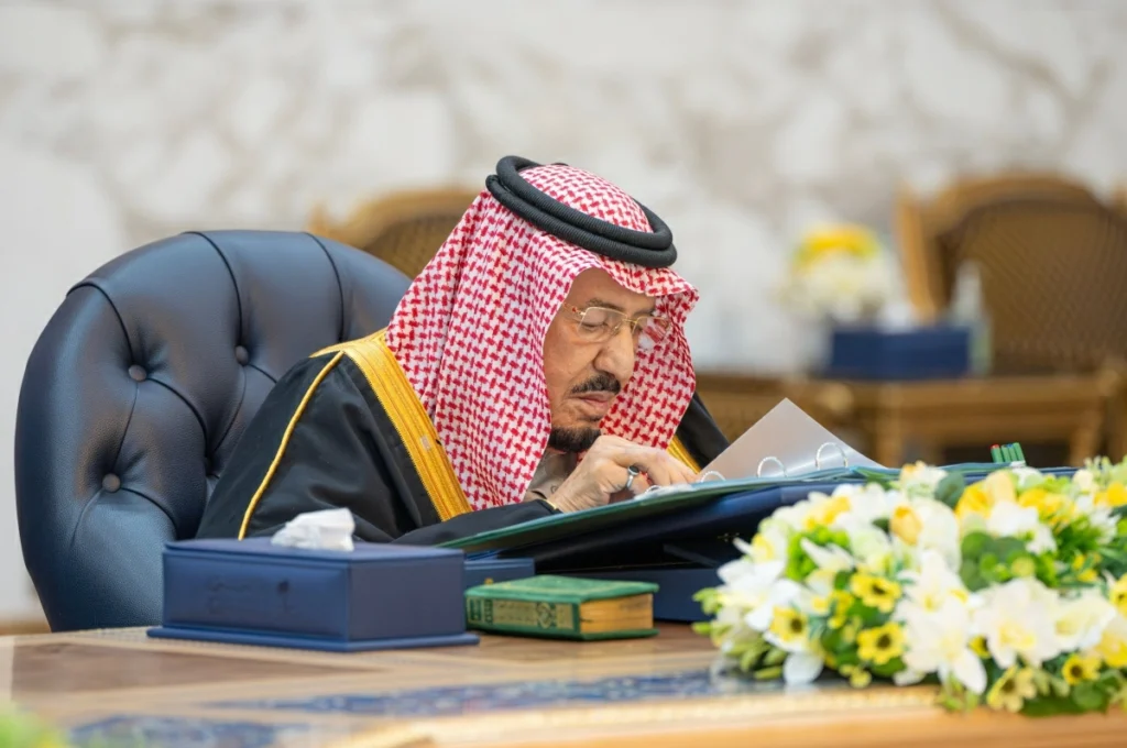 King issues royal orders, appoints Prince Abdulaziz bin Salman industry minister